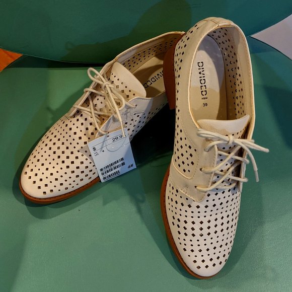 NWT - Perforated-pattern/ Laser Cutout